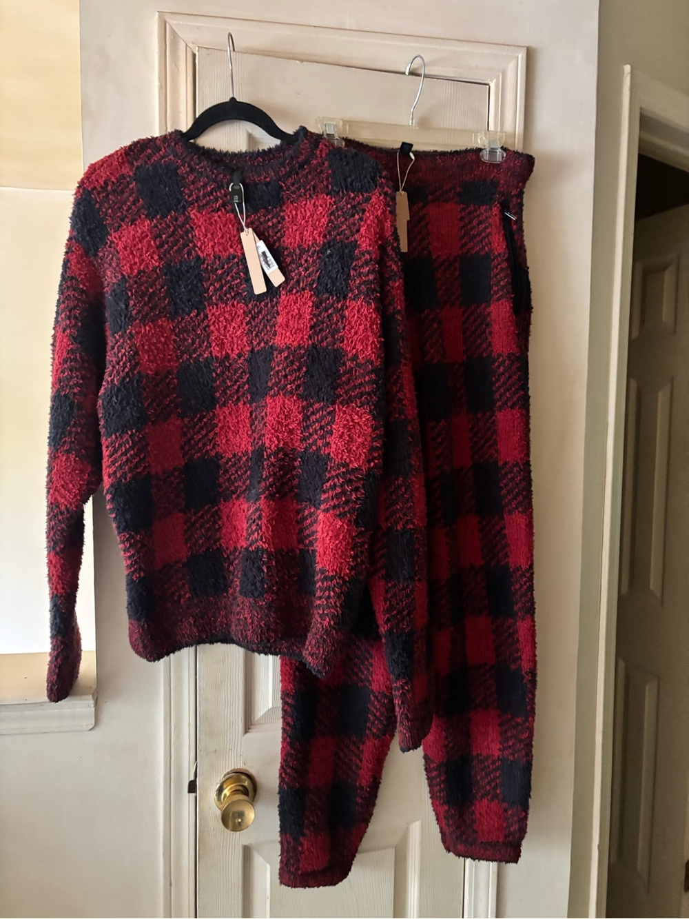 Skims Women's Red and Black Plaid Crewneck Sweater Set Size L/XL